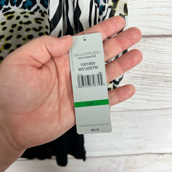 Multiples Women's Wild Kingdom Animal Printed Blouse Size Large - Picture 6 of 7